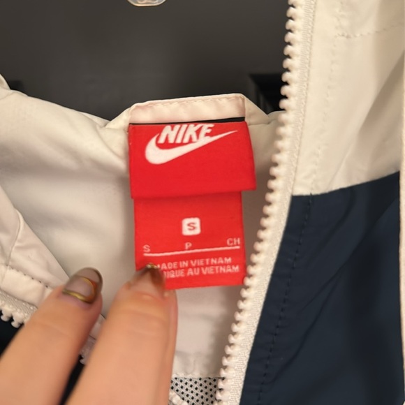 Nike Windrunner Jacket - Picture 3 of 4